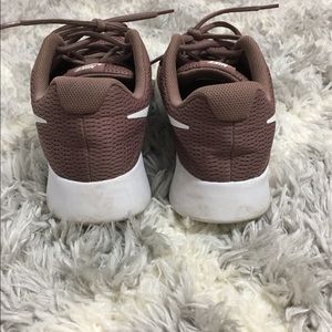 Nike Shoes - Women’s Nike tennis shoes Nike Shoes - Women’s Nike tennis shoes